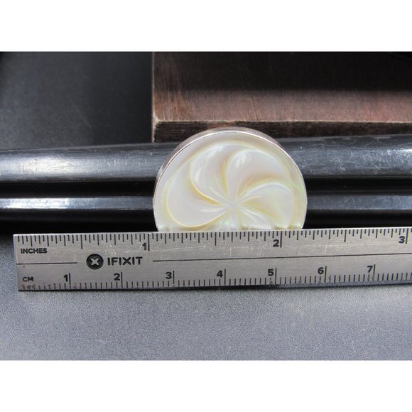 Size 7.5 Sterling Silver Stunning Floral Large Carved Shell Band Ring - Picture 5 of 6